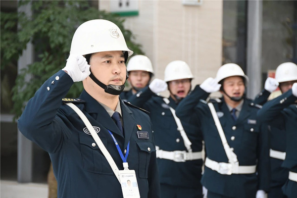 中保恒杰保安公司隊(duì)員們進(jìn)行進(jìn)駐宣誓儀式